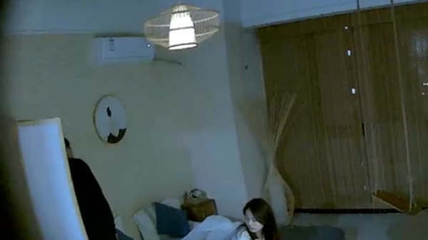 酒店偷拍系列：休息日白领美女开房被360度偷窥，私密高清无码实录！